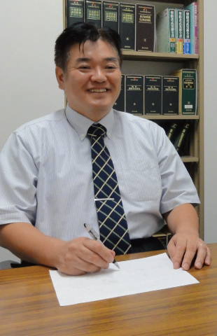 顧問弁護士　杉尾健太郎先生肖像写真